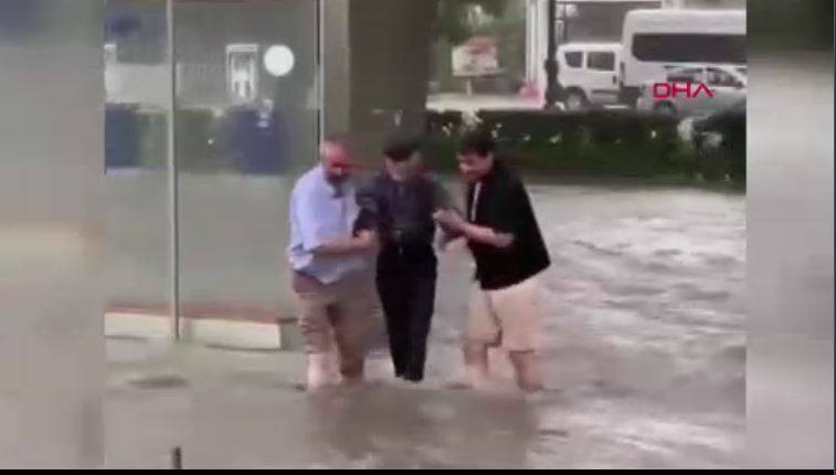 Ankara’da sağanak yaşamı felç etti! Alt geçit ve caddeler sular altında kaldı - Resim: 5